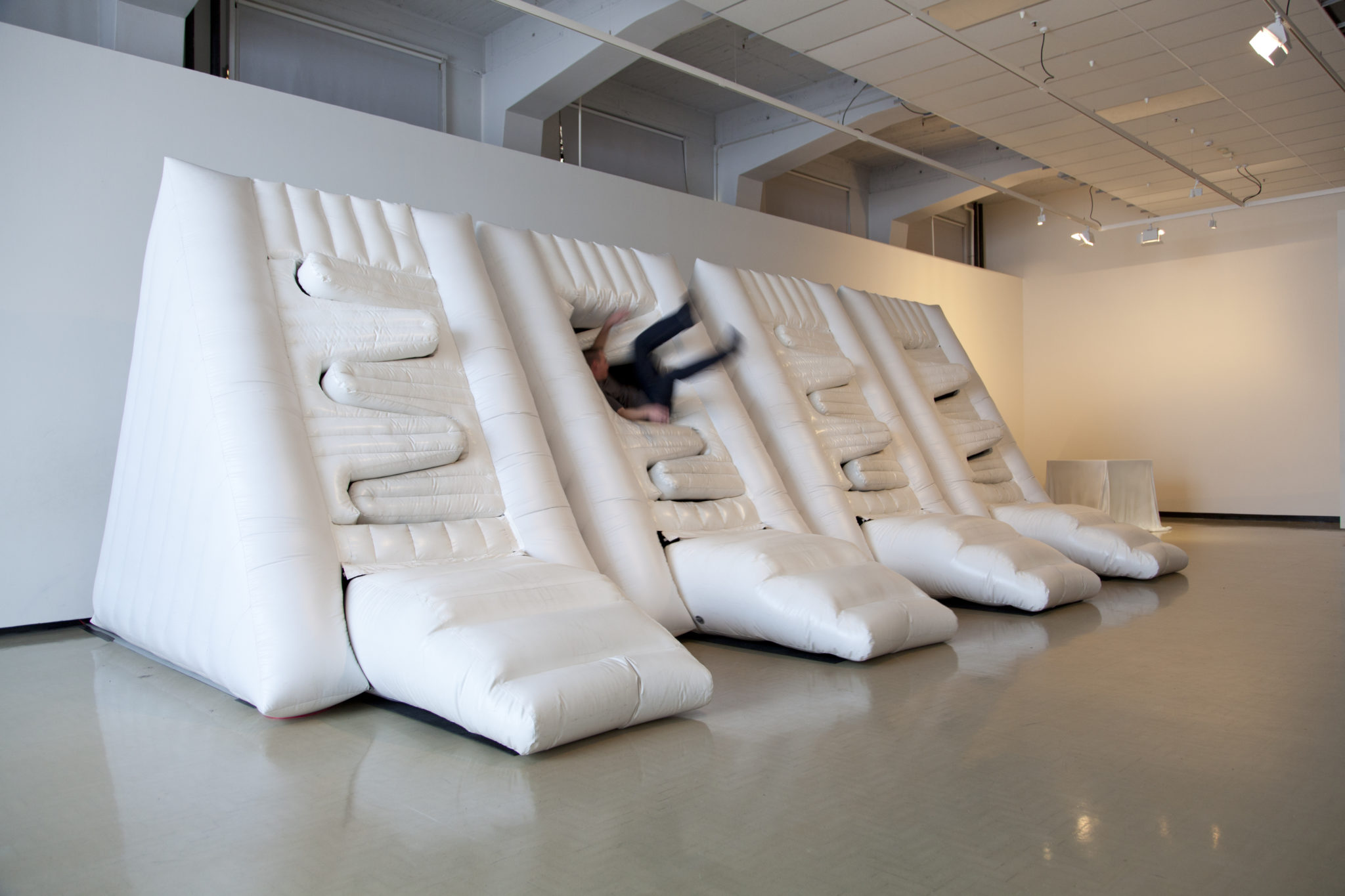 David Cross, Lean, 2011, Inflatable installation, Courtesy the artist.