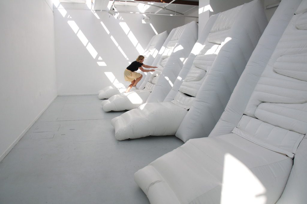 David Cross, Lean, 2011, Inflatable installation, Courtesy the artist.